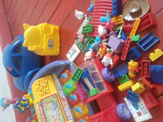 REGALO juguete de winnie de pooh y sus amigos.  2