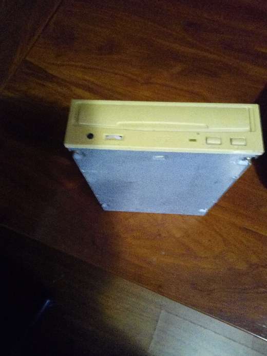 REGALO Lector CD rom para ordenador. 