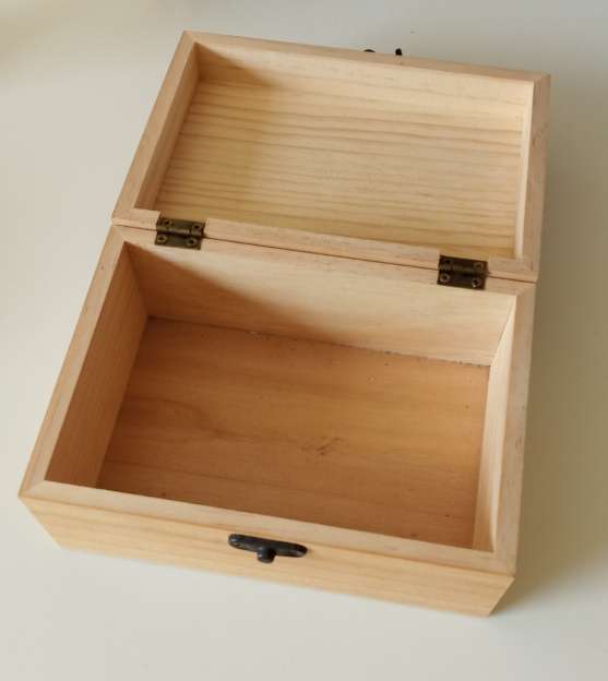 REGALO Cajita de madera y Cesta mimbre 2