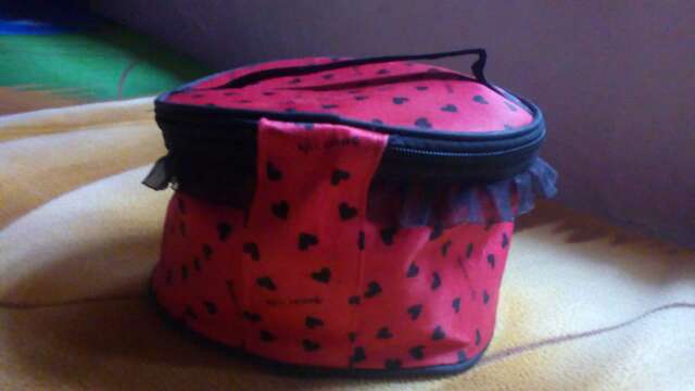 REGALO Bolso de maquillaje  2