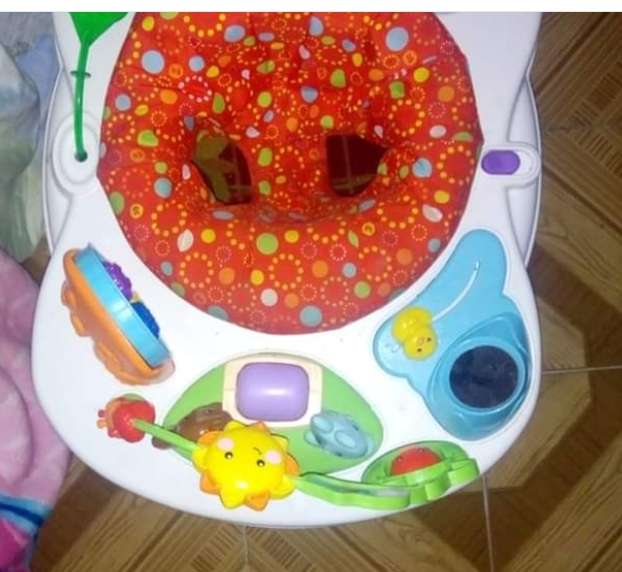 REGALO Mesa de juego Fisher price