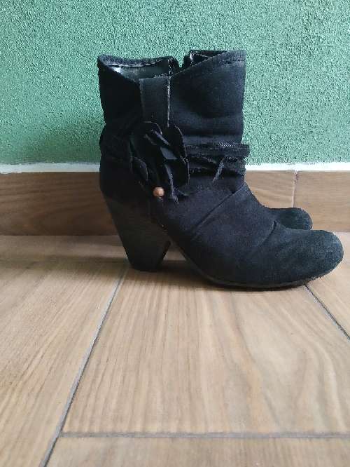 REGALO Botines negros 2