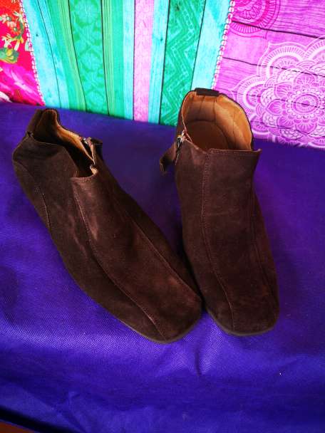 REGALO Bota cuero num. 37