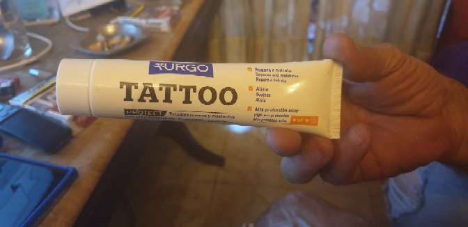 REGALO crema para tatuajes nuevos y existentes