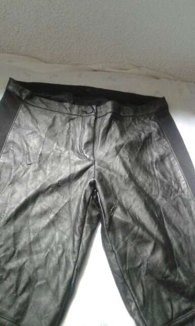 REGALO pantalón polipiel usado REGALO pantalón polipiel usado