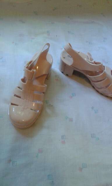 REGALO de goma con tacn te. 38