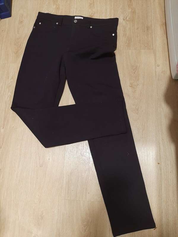 REGALO pantaln negro 