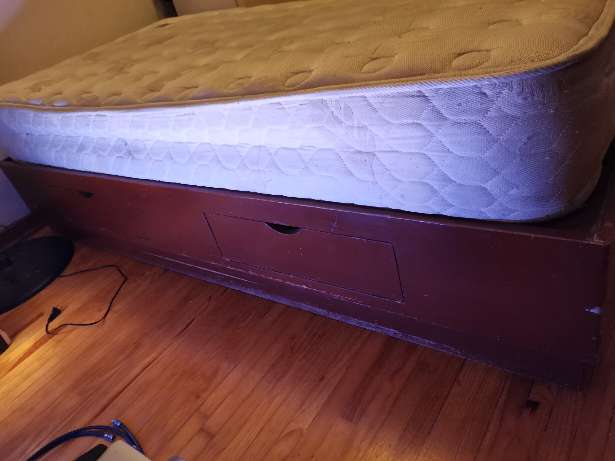 REGALO Base de madera y 2 colchones individuales  2