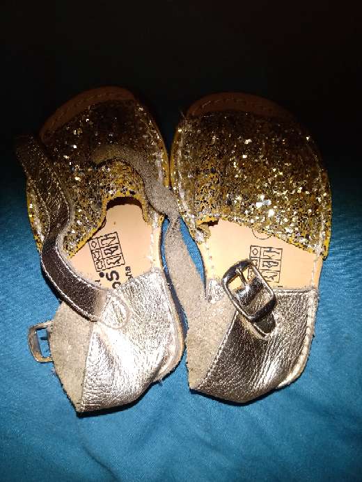 REGALO sandalias de bebe