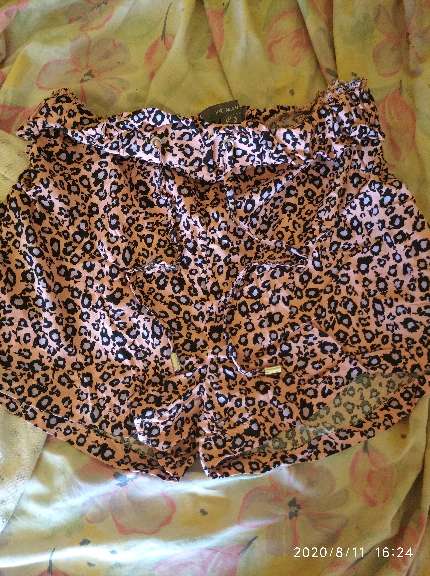 REGALO pantaln corto mujer