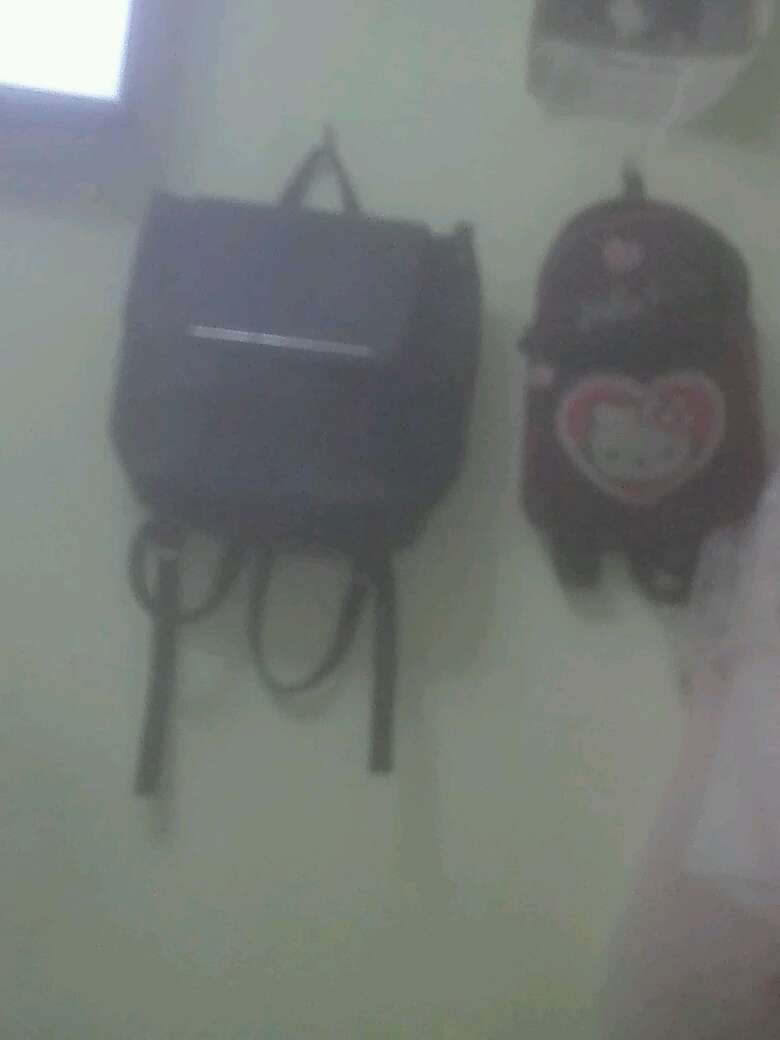 REGALO dos mochilas en.perfecto estado no se ven bien por la camara