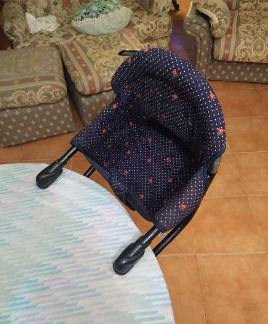 REGALO Trona de mesa. REGALO Trona de mesa.