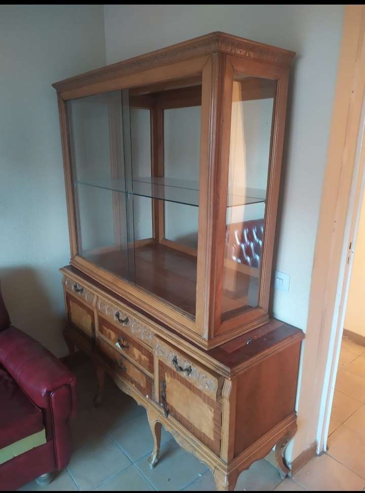 REGALO Mueble con vitrina, cajones y armarios con llave 1,45 x 1,60 REGALO Mueble con vitrina, cajones y armarios con llave 1,45 x 1,60