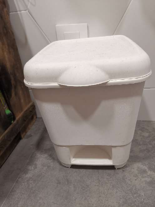 REGALO Cubo de basura pequeño para el baño y barreno REGALO Cubo de basura pequeño para el baño y barreno