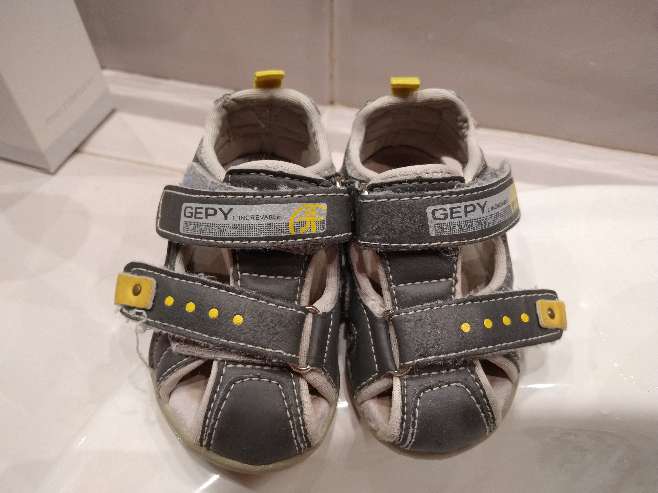 REGALO Sandalias talla 20