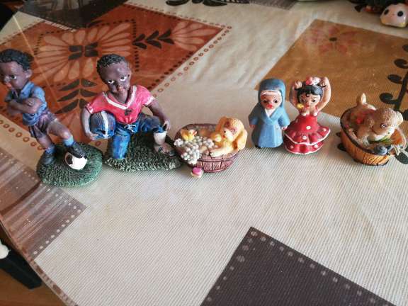 REGALO Figuras, adornos varios  2