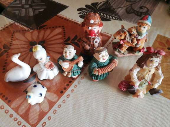 REGALO Figuras, adornos varios  3