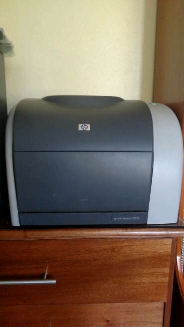REGALO Impresora HP color Laserjet 2550L