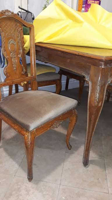 REGALO taula i cadires antigues