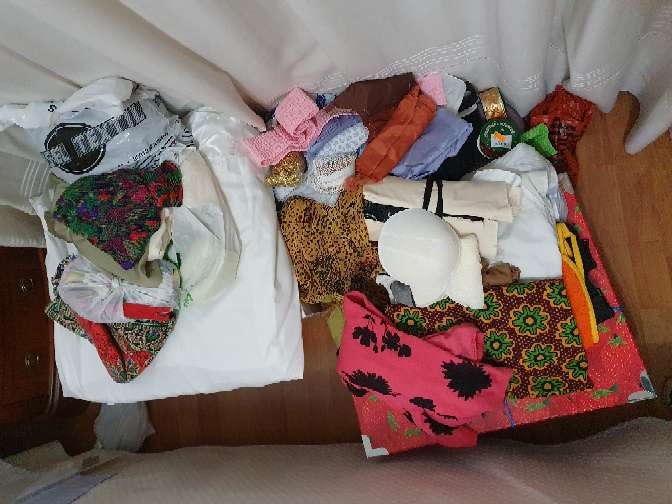 REGALO Lote de encajes y retales de telas variadas 3