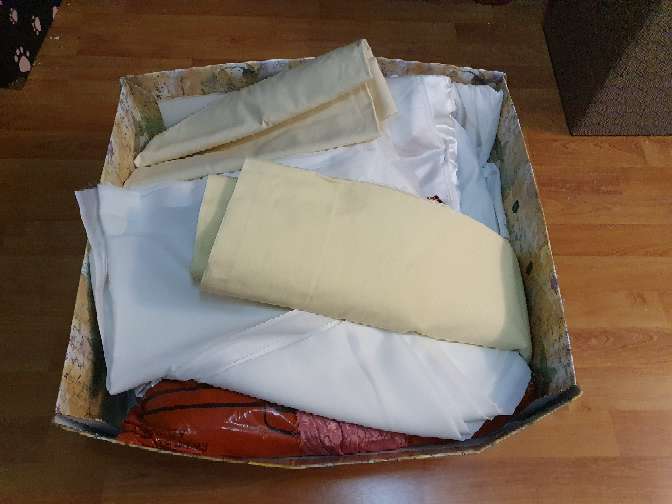 REGALO Lote de encajes y retales de telas variadas 2