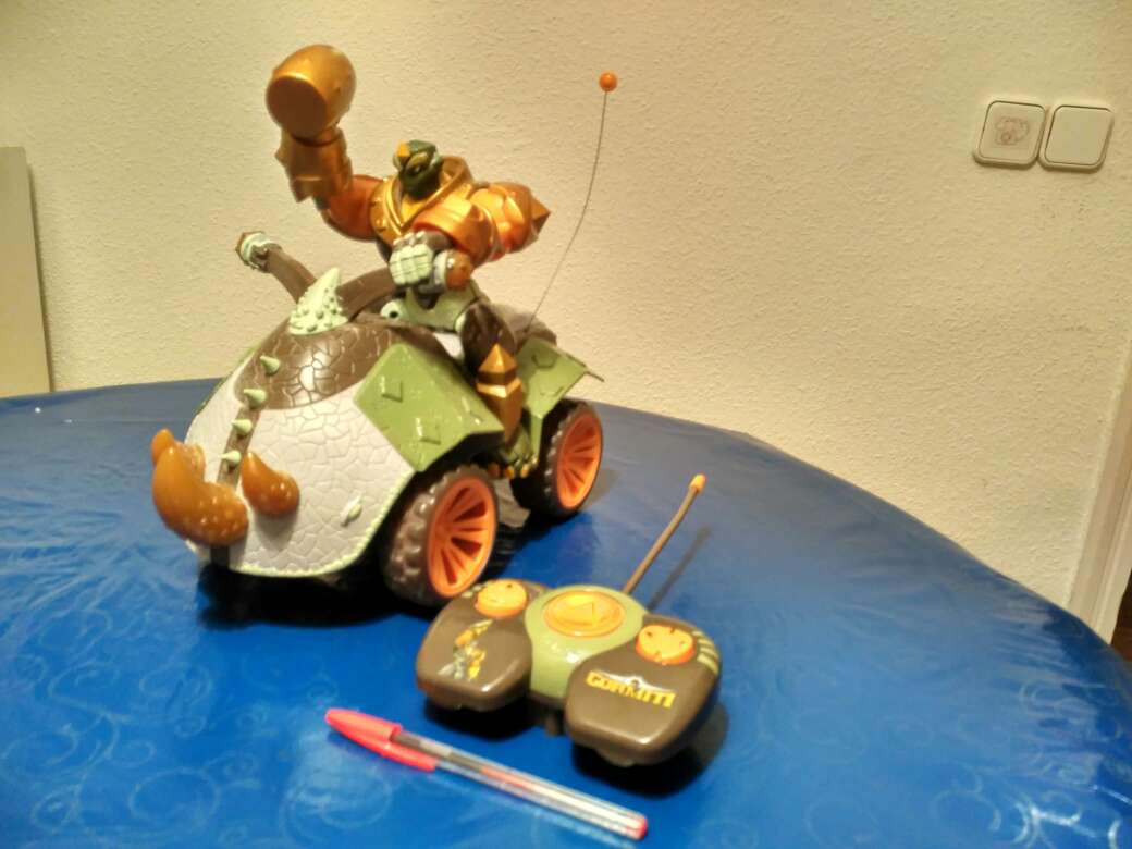 REGALO Juguetes: Gormiti en moto. Con mando telecontrol 2