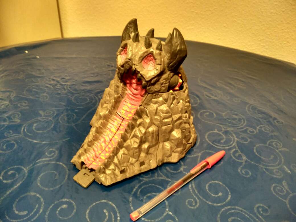REGALO Juguete: Cueva Volcán Gormiti y figura REGALO Juguete: Cueva Volcán Gormiti y figura