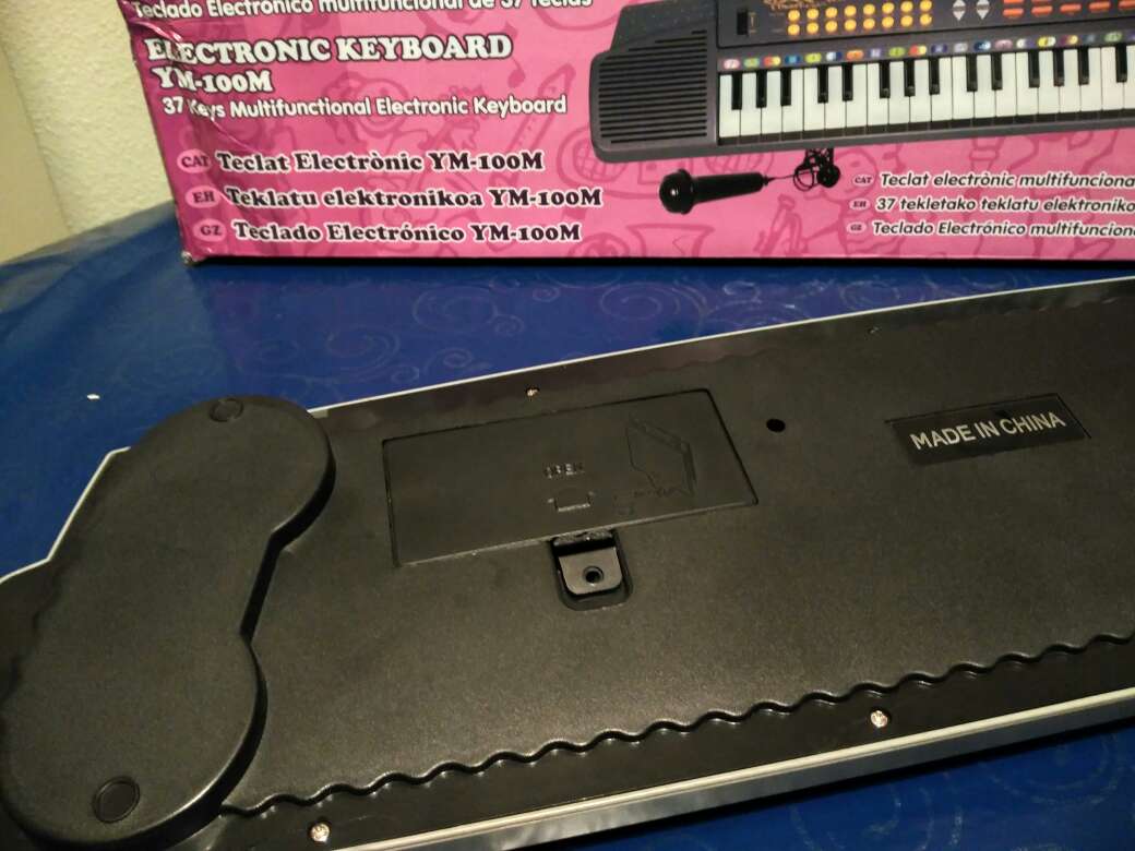 REGALO Teclado electrnico de juguete 4