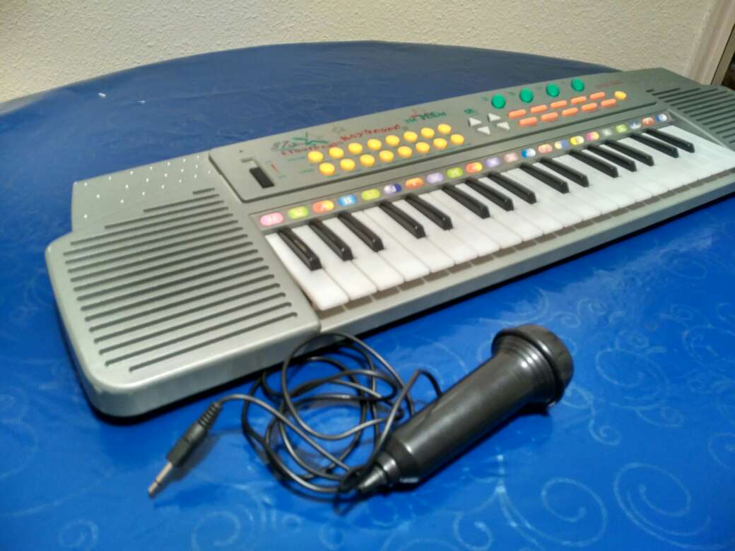 REGALO Teclado electrnico de juguete 2