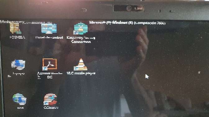 REGALO Toshiba centrino 3 gb Ram. La pantalla est defectuosa. Habra que reconfigurarlo entero. Con CD de drivers originales . 4