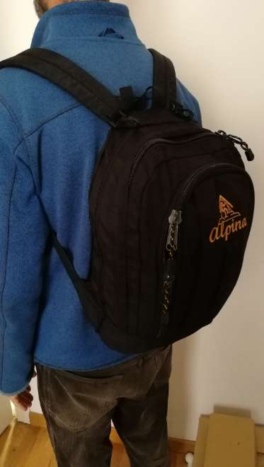 REGALO Mochila Alpina negra 2