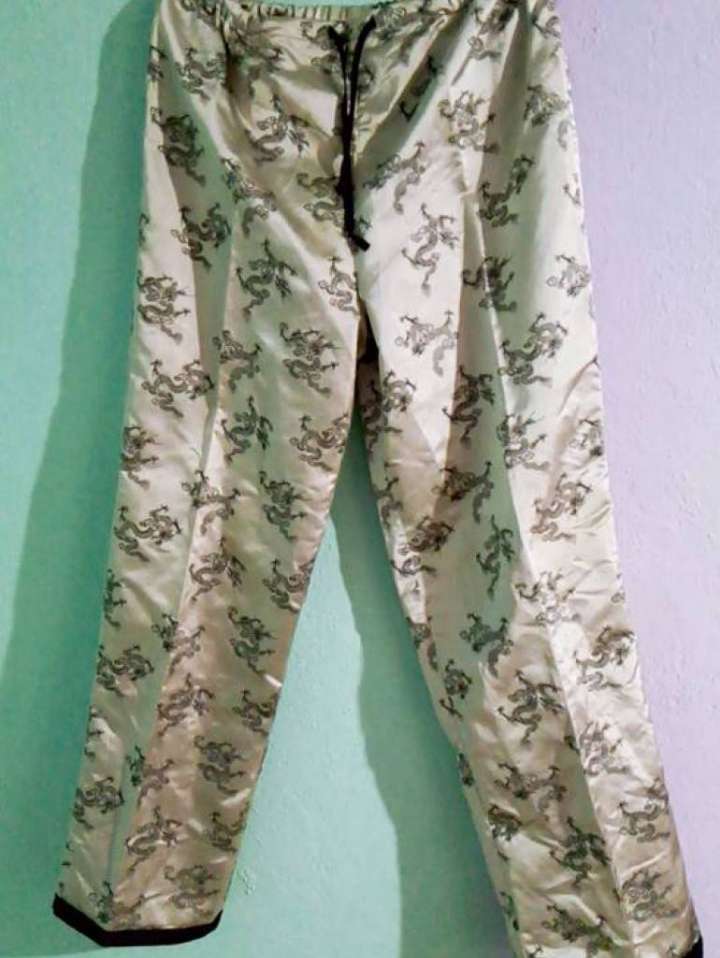 REGALO Pantalón con dragones REGALO Pantalón con dragones