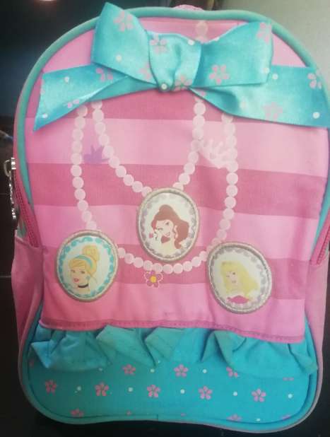 REGALO Mini mochila rosa con 2 rompecabezas piezas grandes.