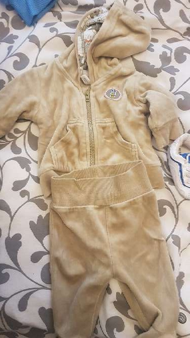 REGALO conjunto de 1 mes y zapatos talla 18 REGALO conjunto de 1 mes y zapatos talla 18