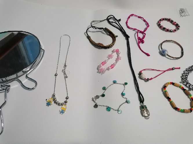 REGALO Lote collares y pulseras y espejo