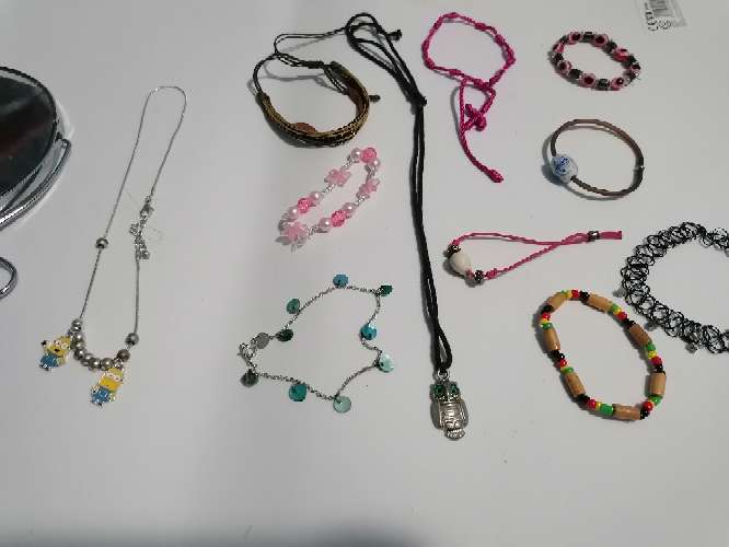 REGALO Lote collares y pulseras y espejo 2