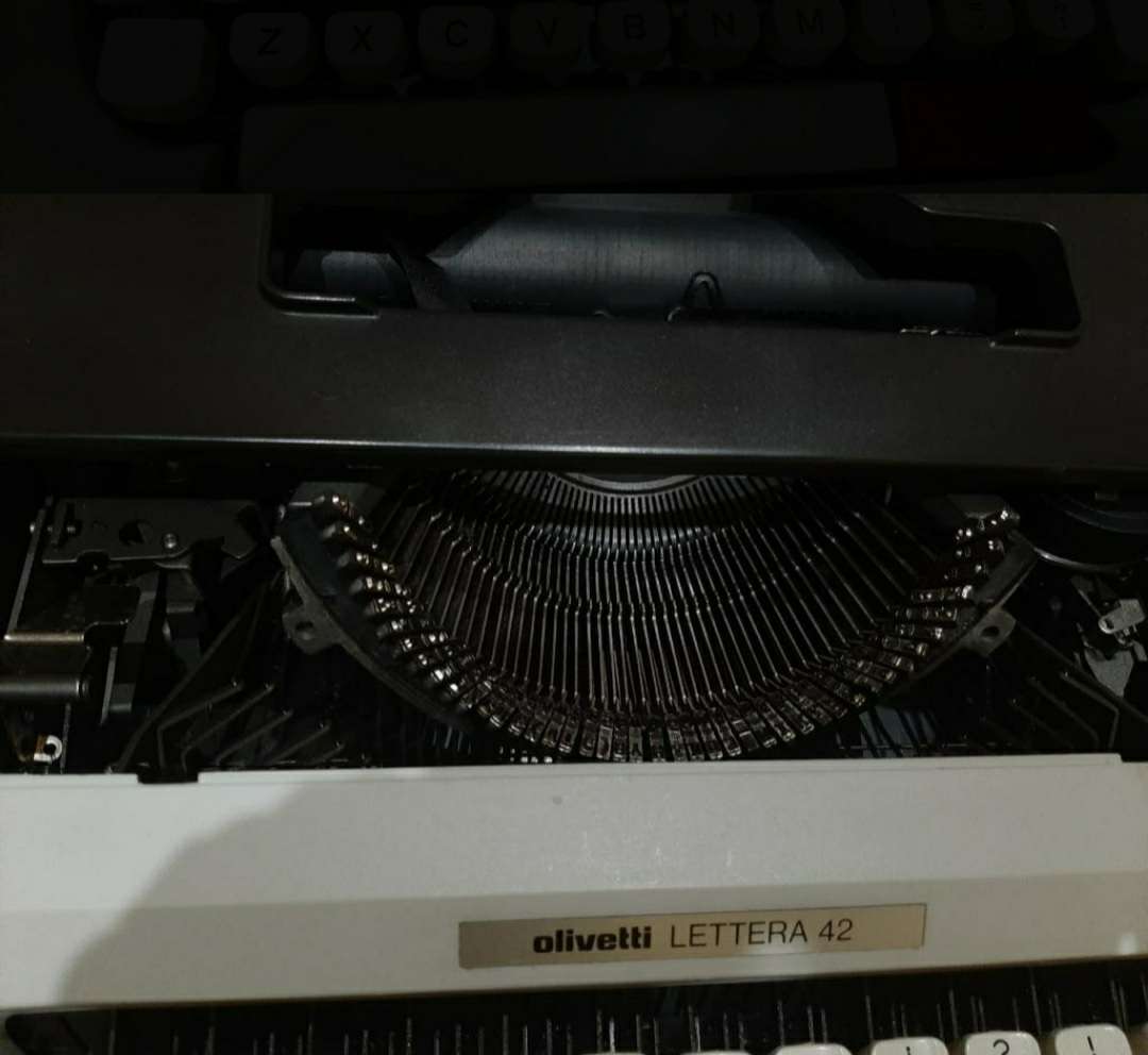 REGALO Mquina de escribir Olivetti 2
