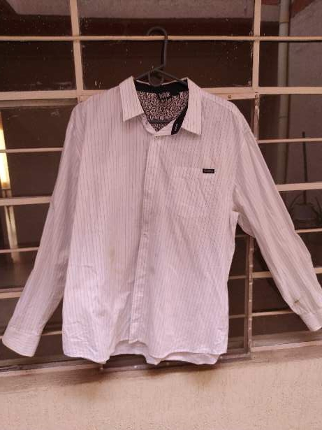 REGALO Camisa blanca con rayas