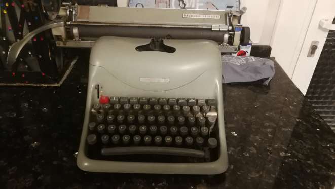 REGALO Mquina escribir antigua  2