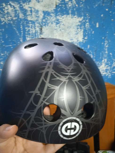 REGALO casco Ollie nuevo 