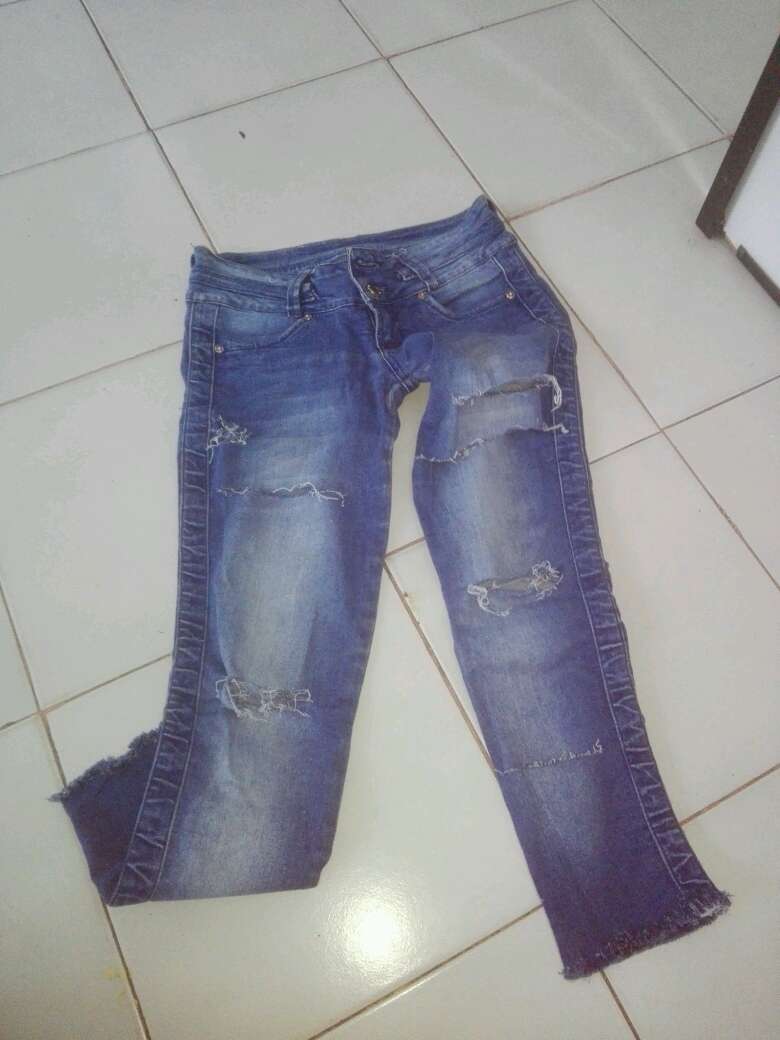 REGALO jean azul oscuro con rotos para mujer, talla 6. 1