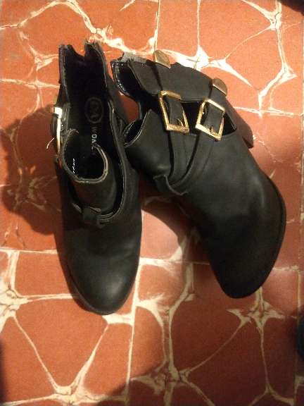 REGALO botines del 4 con muy pocos usos