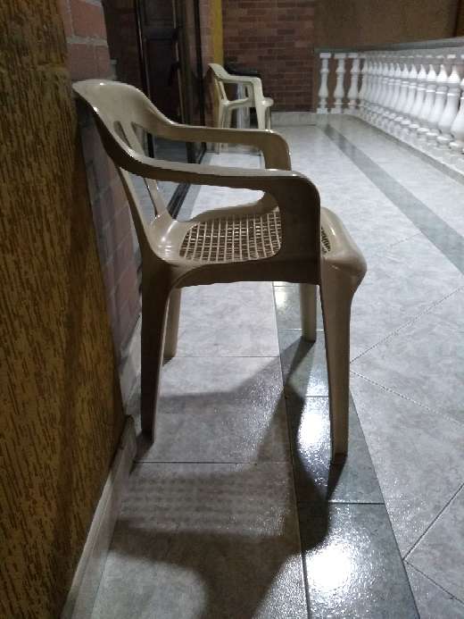 REGALO sillas de plástico a quien le pueda interesar REGALO sillas de plástico a quien le pueda interesar