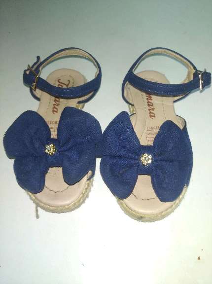 REGALO sandalias de mi hija porque ya no le quedan