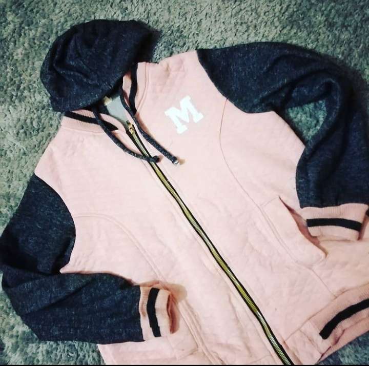 REGALO Sudadera mediana rosa con gris 