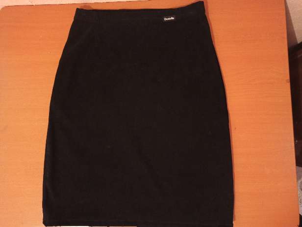 REGALO Falda negra talla mediana REGALO Falda negra talla mediana