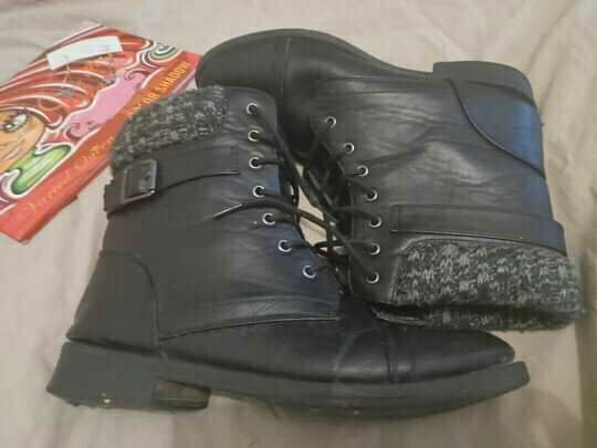 REGALO dejo fluir botas semi nuevas 