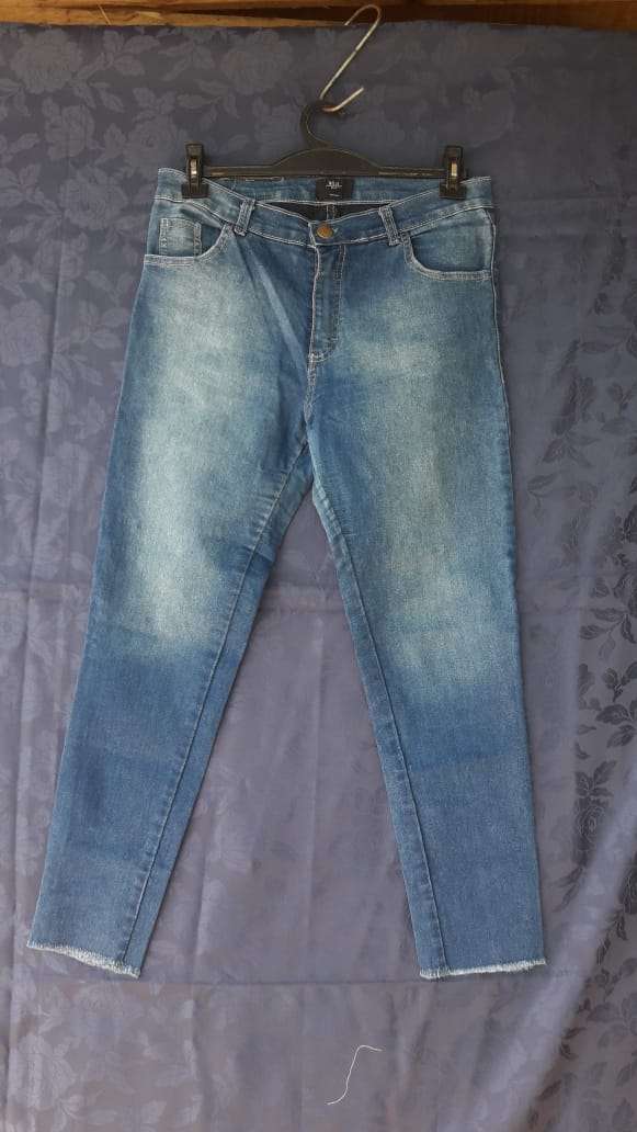 REGALO Pantaln Talle 44 