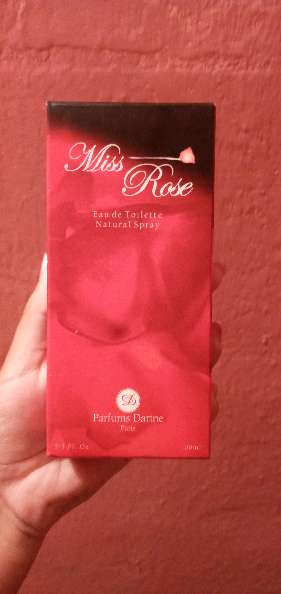 REGALO perfume Miss Rose en perfecto estado