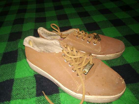REGALO Zapatos talla 34-35 REGALO Zapatos talla 34-35
